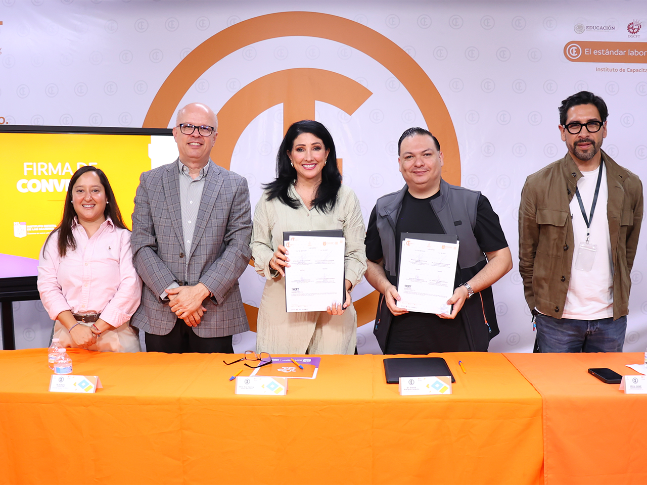 Firma Instituto Estatal de las Mujeres convenio con ICET