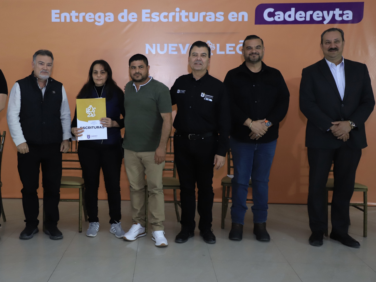Da IVNL certeza y tranquilidad a familias de Cadereyta con entrega de escrituras