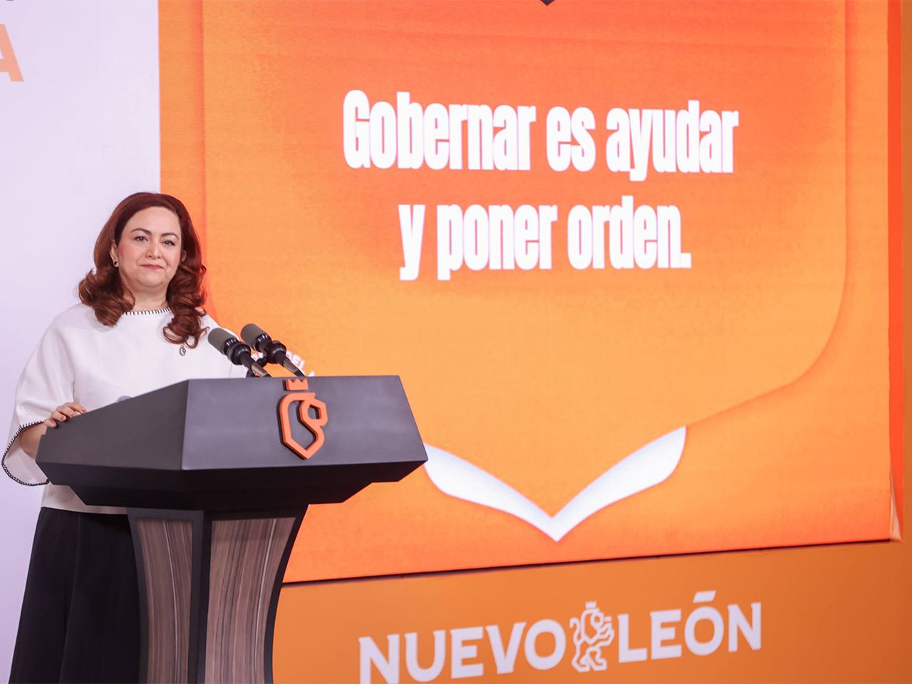 Gobierno de Nuevo León anuncia que cambio de propietario de vehículo podrá hacerse por internet, en NLínea