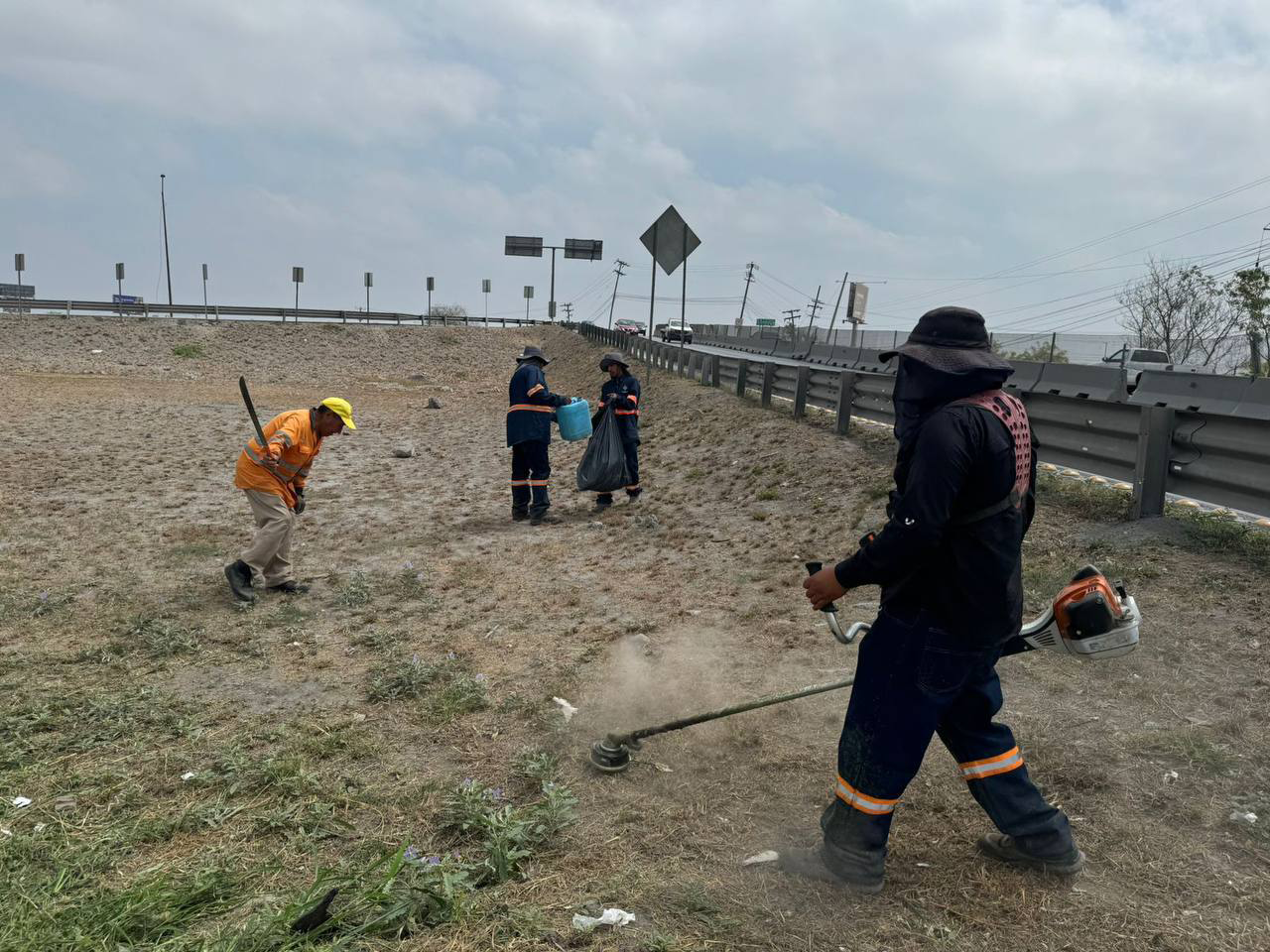 Red Estatal de Autopistas de NL refuerza limpieza en accesos carreteros rumbo al Mundial 