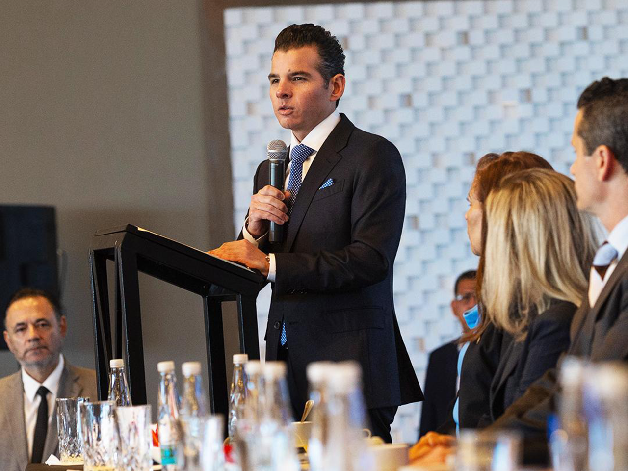 Mike Flores impulsa una mayor coordinación y comunicación entre Canacar y el gobierno estatal