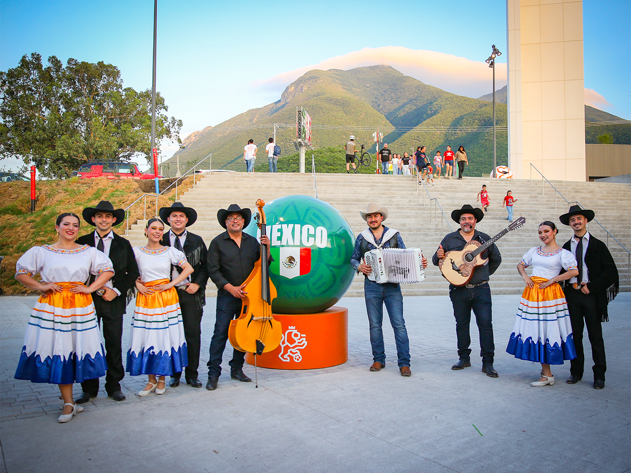Celebran Día del Padre en Pabellón Cultural NL en Parque del Agua 