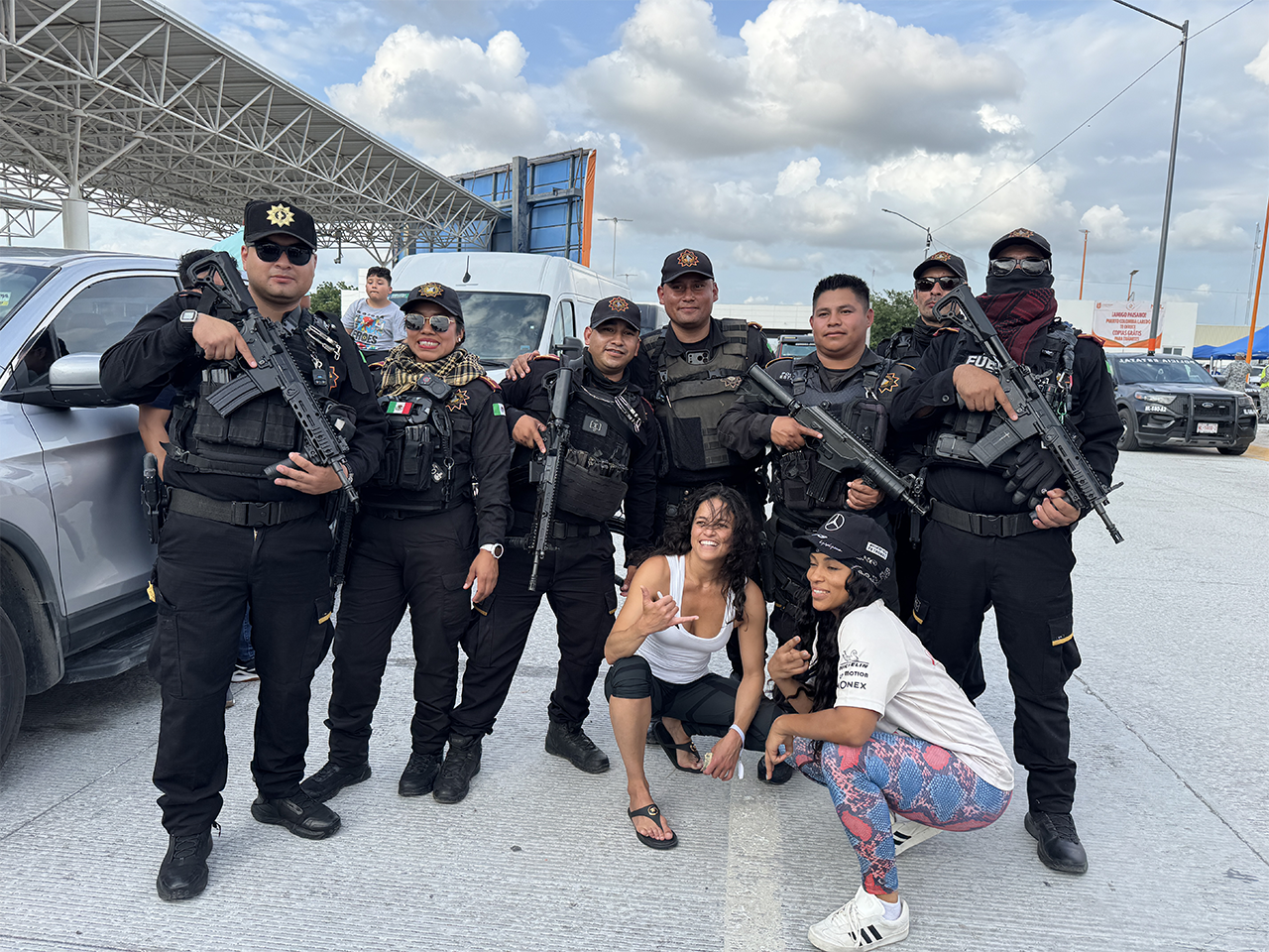 Por su seguridad y rapidez, Michelle Rodríguez y los DJ Deadmau5 y Afrojack Cruzan por Puerto Colombia - Laredo en el Rally Gumball 3000