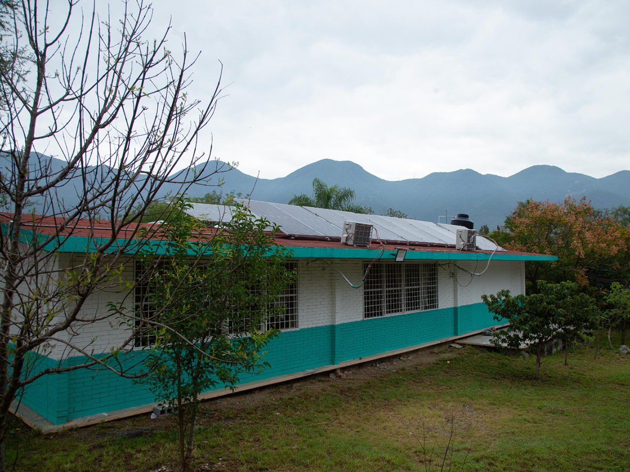 Comunicado 20241111_03_ instalan_ paneles_ escuelas