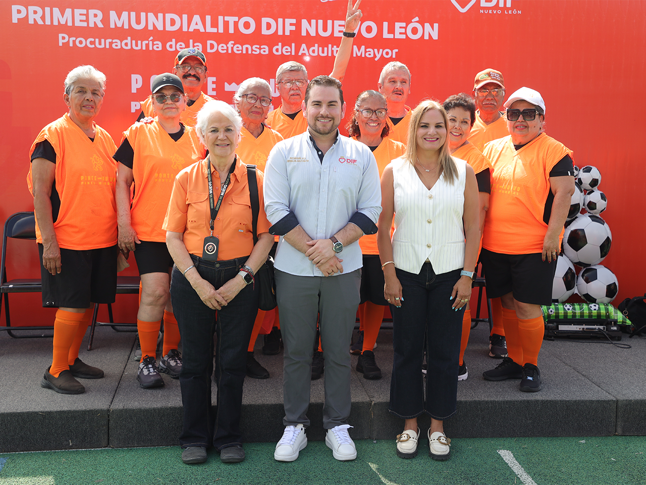 Adultos Mayores de DIF NL participan en primer Mundialito de Fútbol Caminado