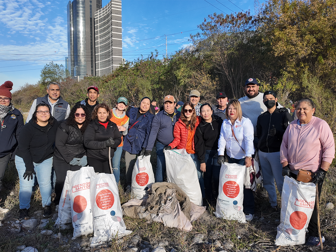 Ponen Nuevo al Río Santa Catarina; suman Secretaría de Educación y CONALEP a voluntarios