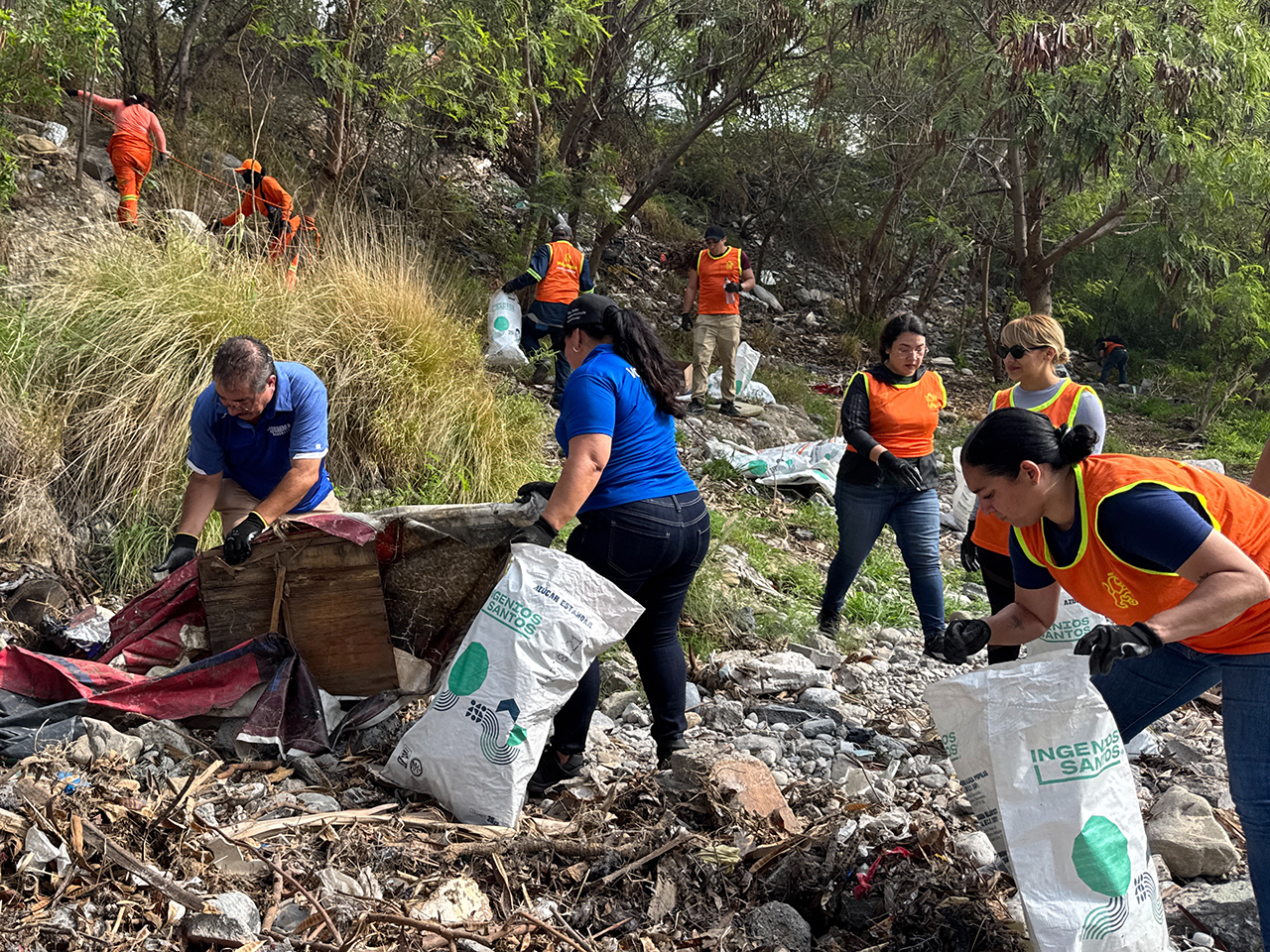 Ponte Nuevo,  Ponte Mundial hace equipo con DALTILE para limpiar Río Santa Catarina
