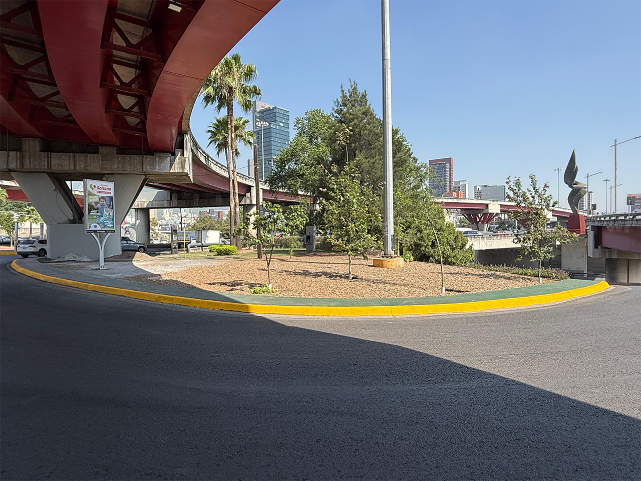 Avanza NL con mantenimiento de puentes y bajo puentes con "Ponte Nuevo, Ponte Mundial"
