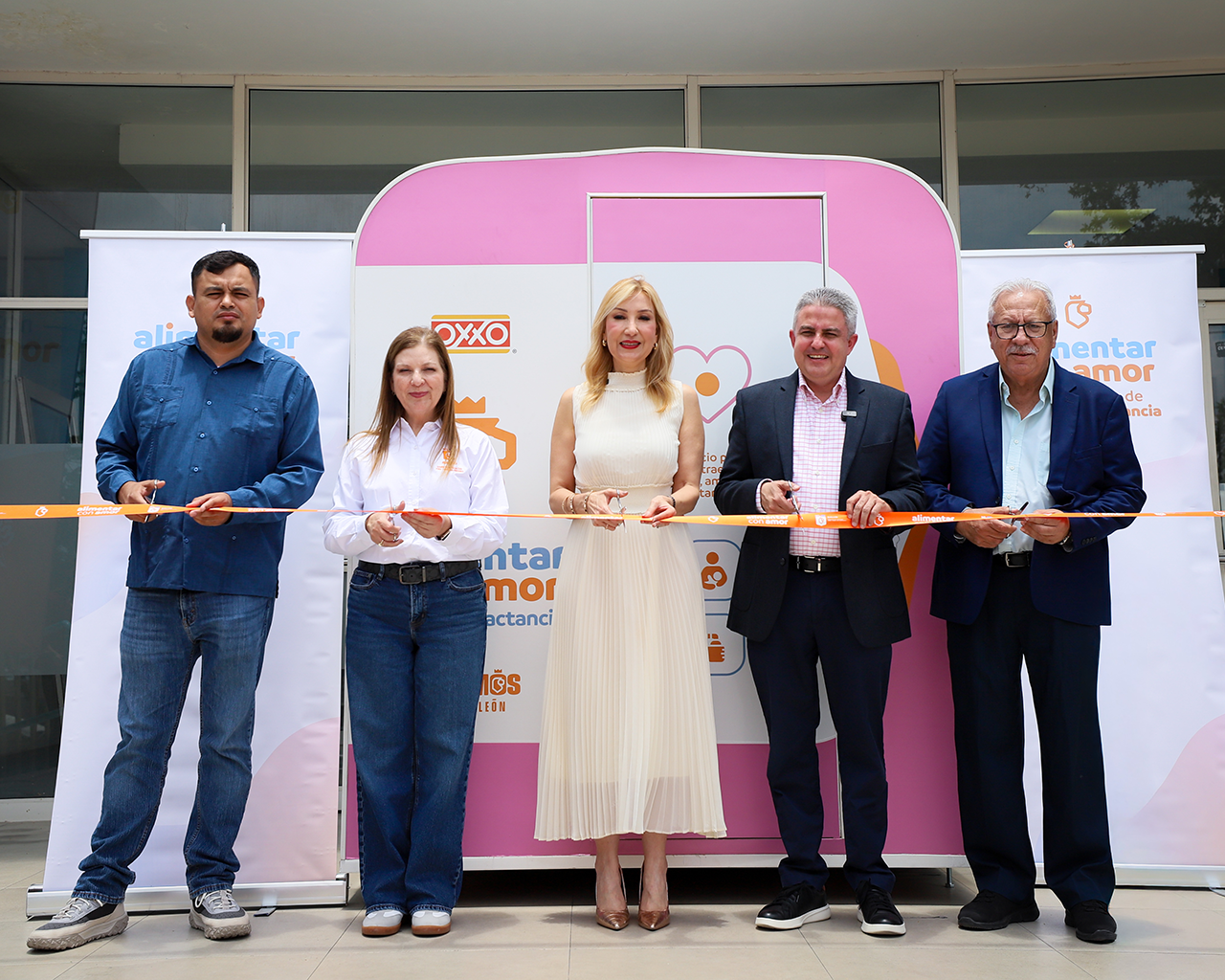 Se suma cadena comercial OXXO a Alimentar con Amor