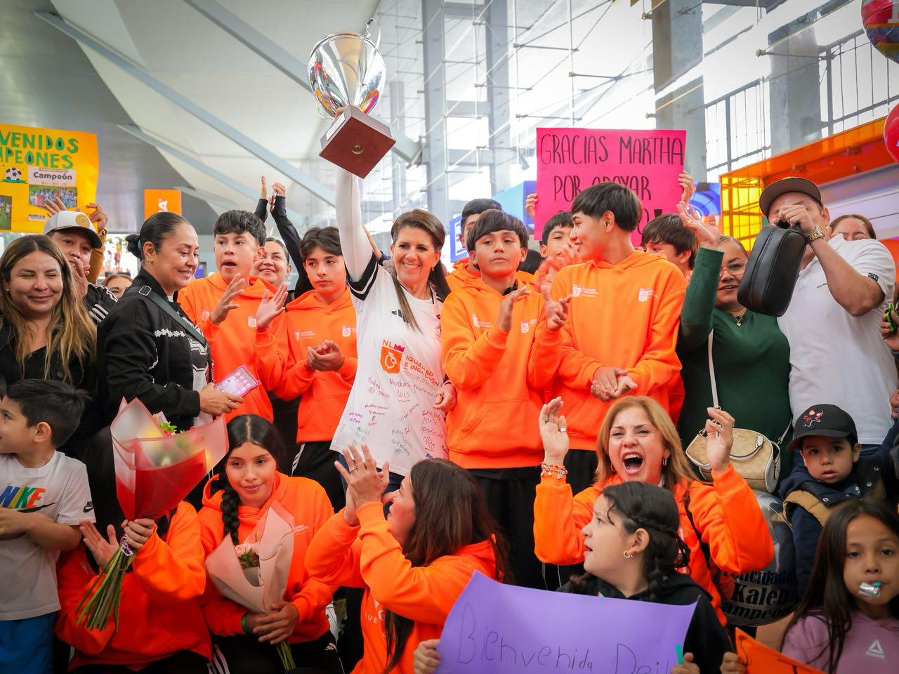 Igualdad e Inclusión da bienvenida a niñas y niños tras ganar encuentro deportivo en Madrid