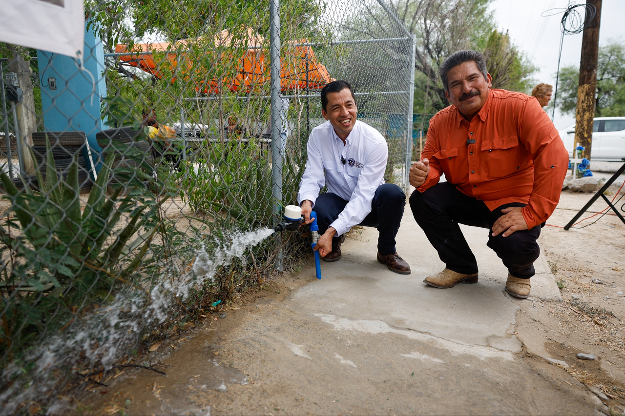 Lleva AyD agua al Ejido la Providencia en Pesquería