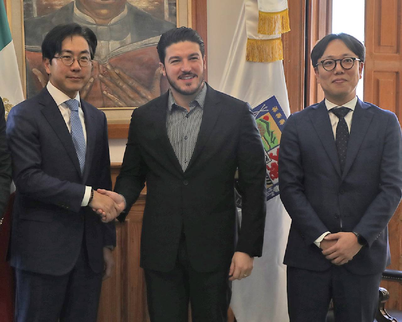 Gobierno de NL y Samsung Latam buscan proyectos de electromovilidad y energía verde