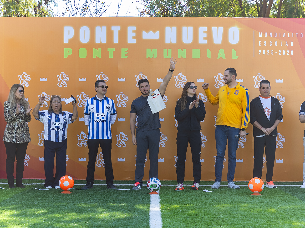 Inaugura Gobernador Cancha 421 en Monterrey