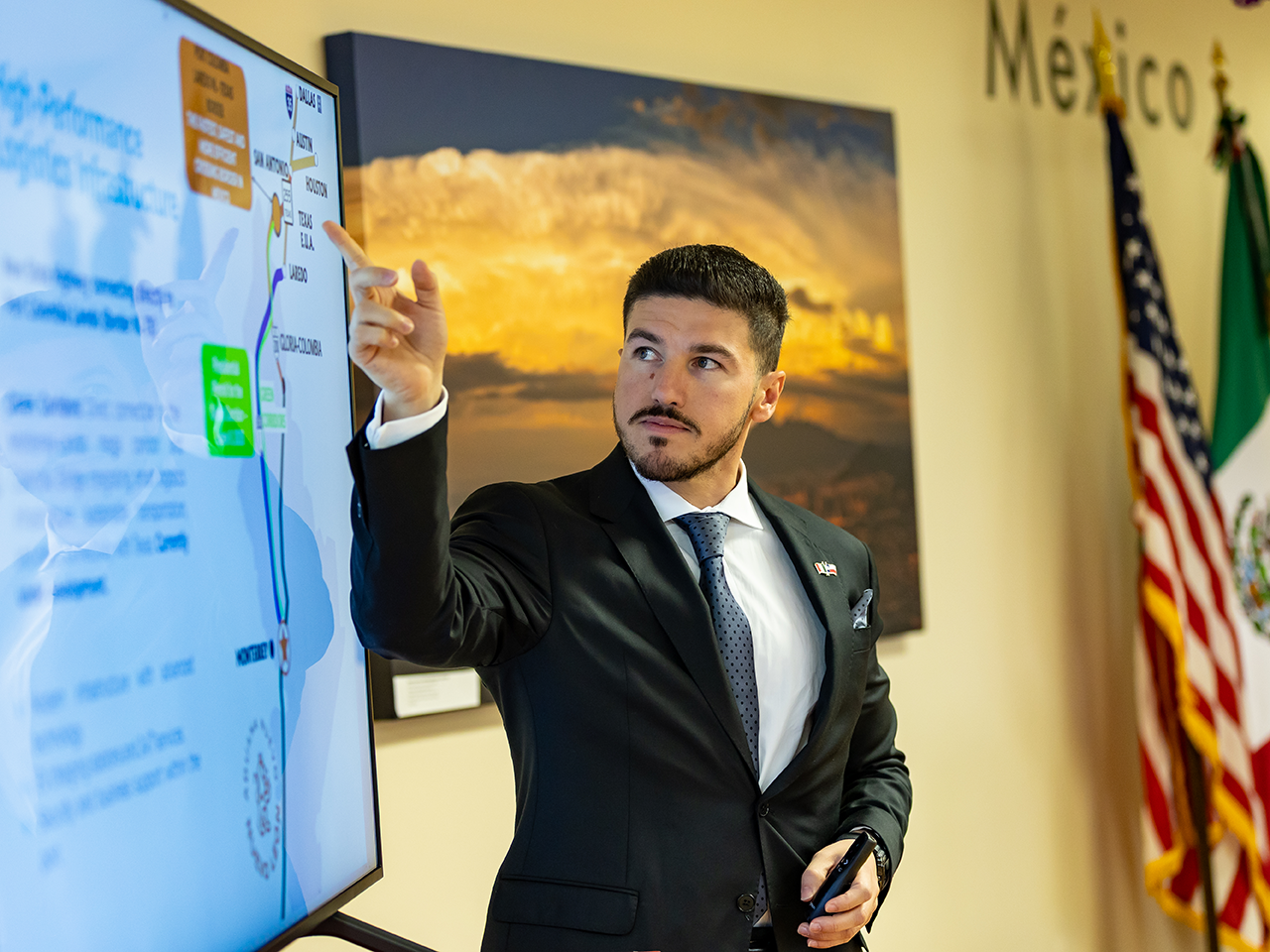 Presenta Gobernador “Triángulo Mundialista” para potencializar NL, Dallas y Houston