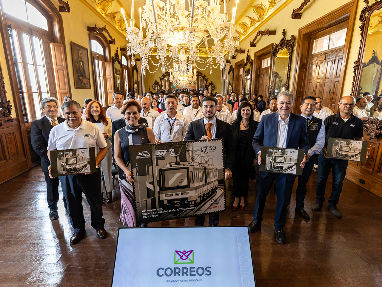 Conmemora Samuel García 35 años de la Línea 1 del Metro con la cancelación de estampilla postal