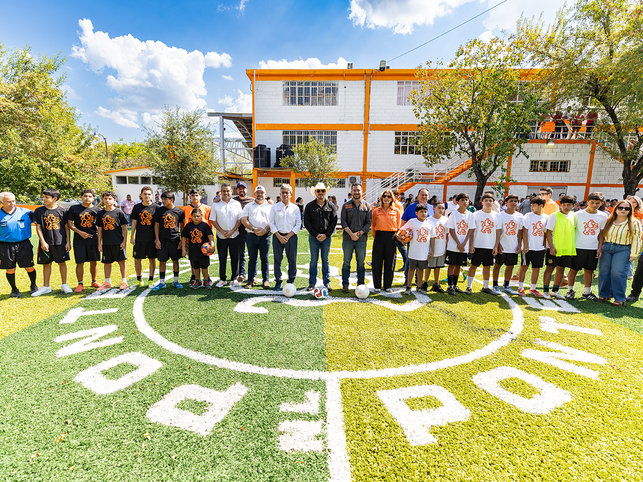 Gobernador fortalece infraestructura deportiva y herramientas educativas en zona citrícola