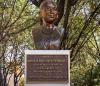 Develan busto en honor a la activista María Elena Chapa